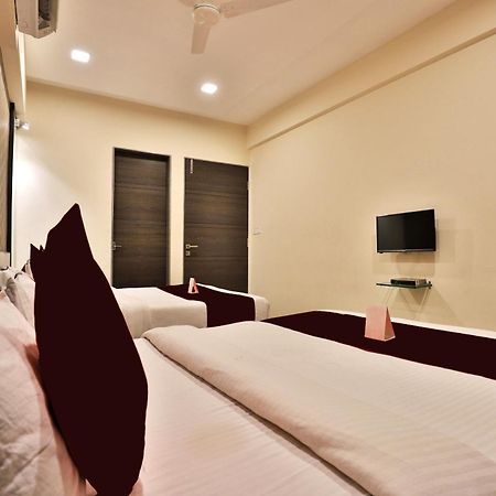 Hotel Royal Rituals Vesu Súrat Exteriér fotografie