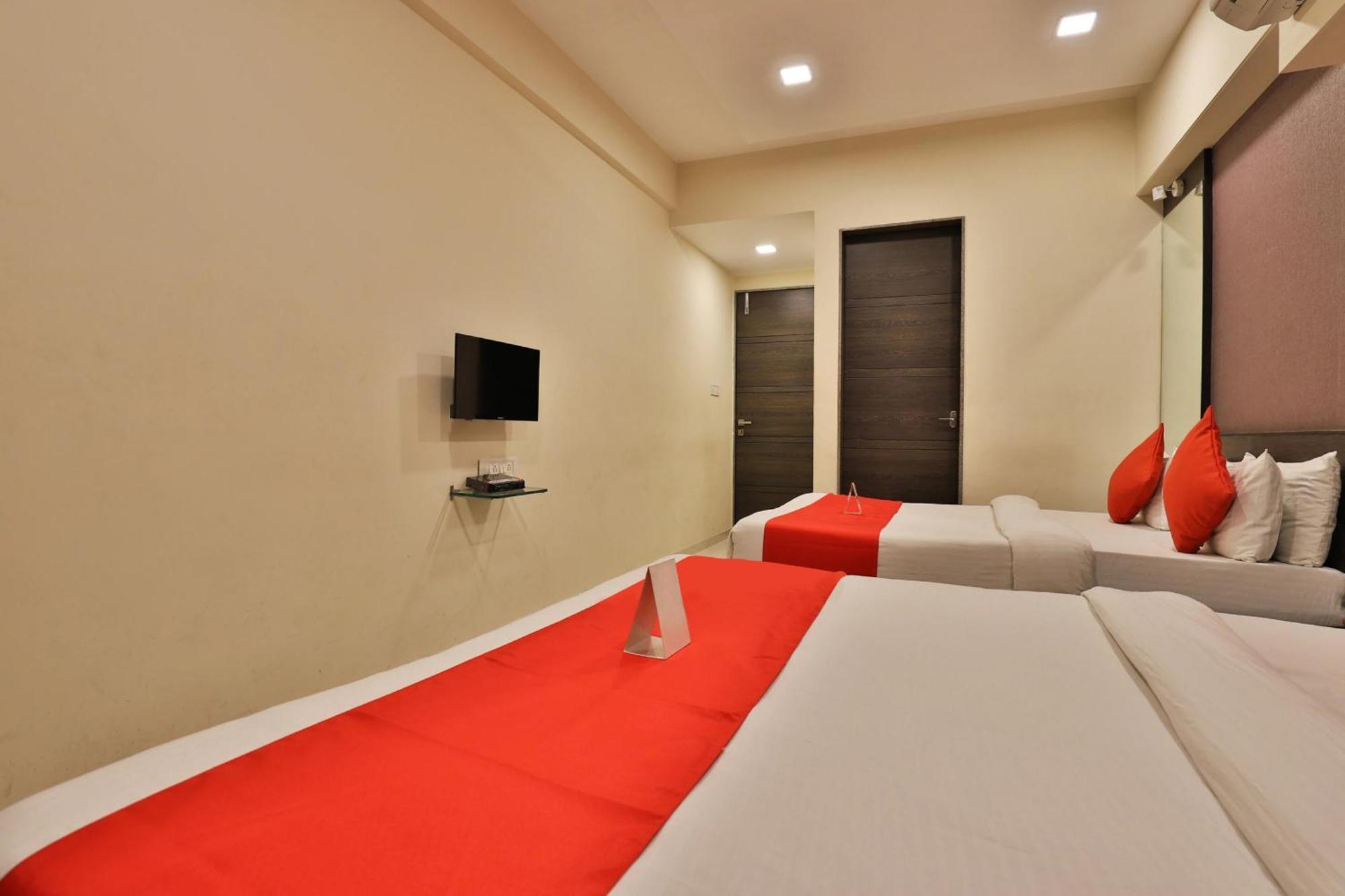 Hotel Royal Rituals Vesu Súrat Exteriér fotografie